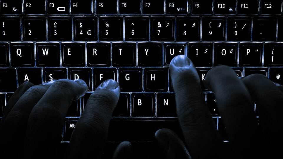 Backlit computer keyboard